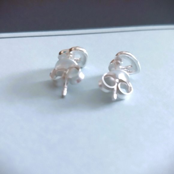⭐Sterling Silver .925 Dainty Cute Heart Stud Earrings NWT - Picture 3 of 3